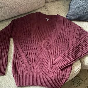 Burgundy ribbed V Neck sweater⭐️